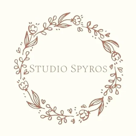 Small Garden By Spyros קאנוני